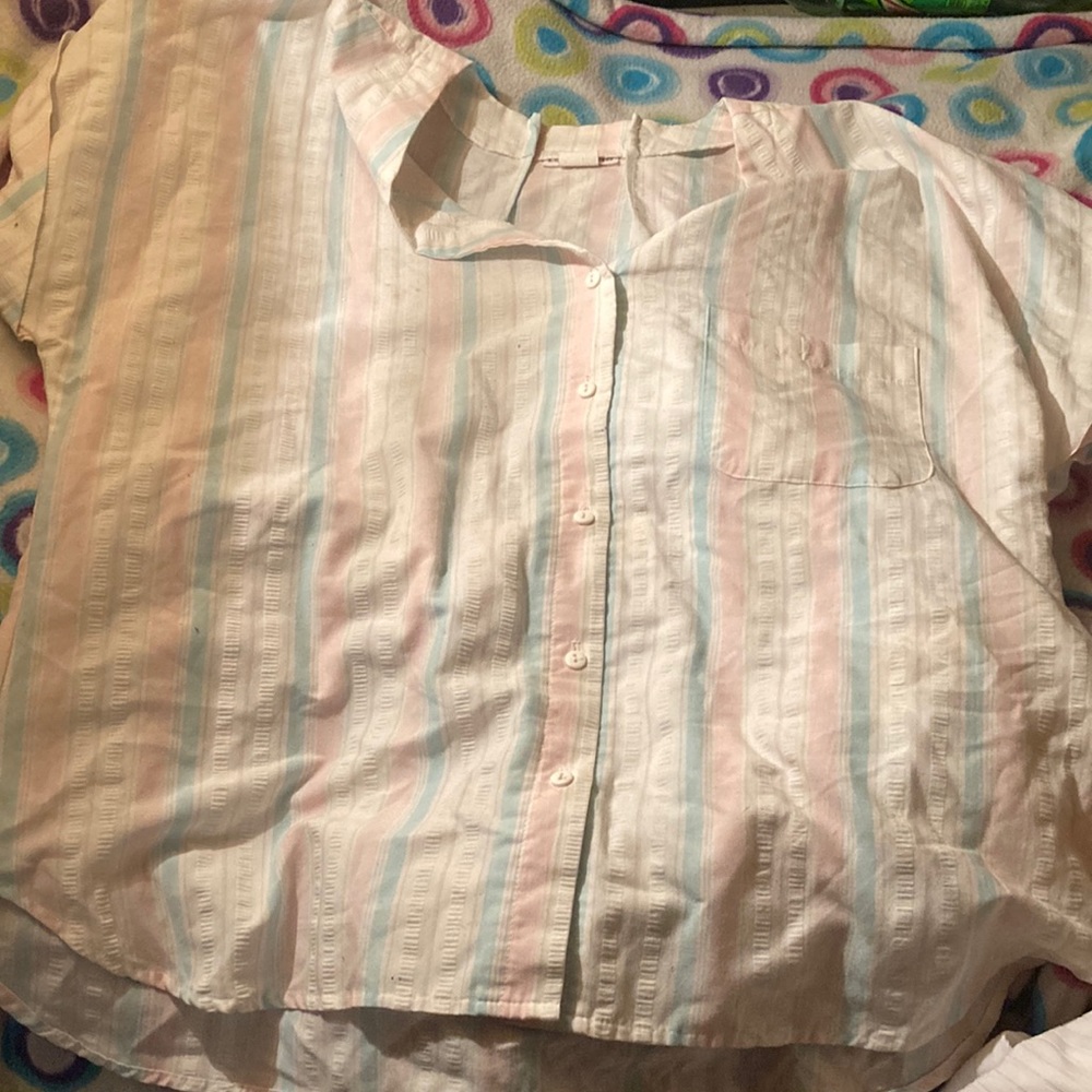 I am selling a women’s shirt